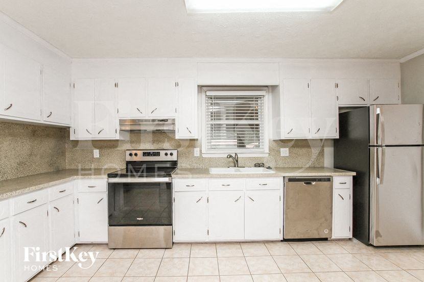 6235 Lynwood Dr Nw - Photo 5 of 15