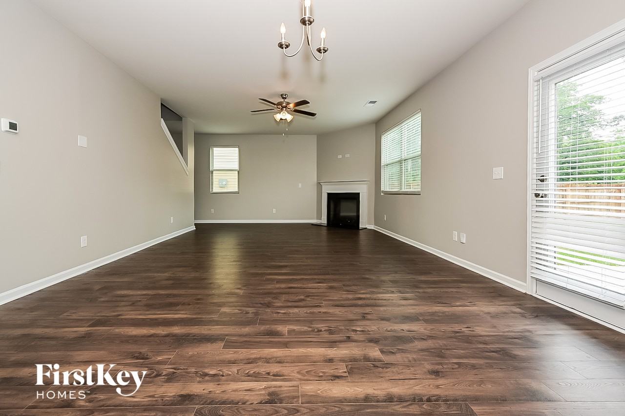 1500 Denver Way - Photo 3 of 15