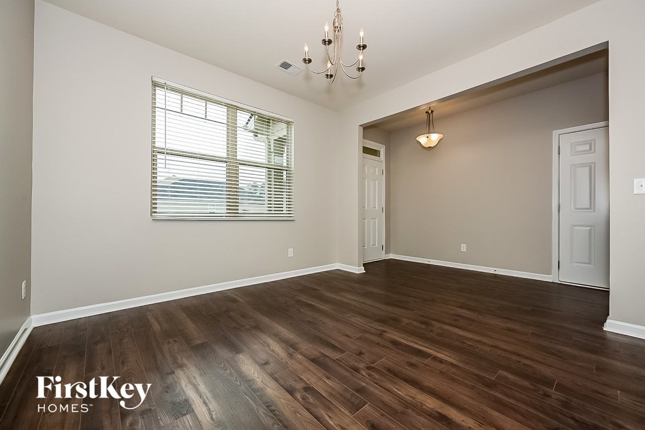 1500 Denver Way - Photo 4 of 15