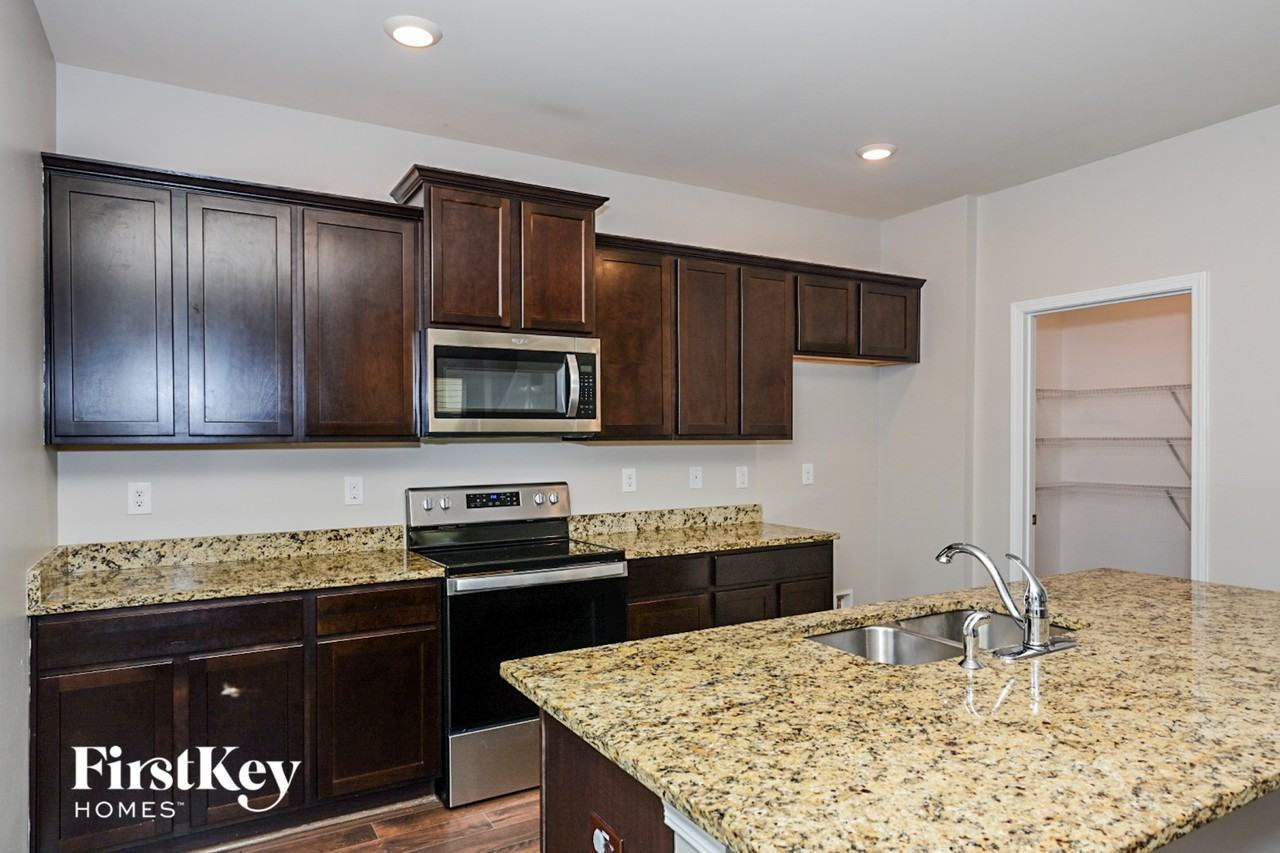 1500 Denver Way - Photo 5 of 15