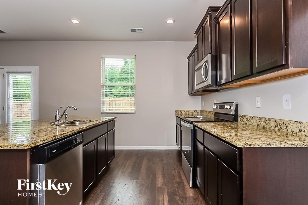 1500 Denver Way - Photo 6 of 15