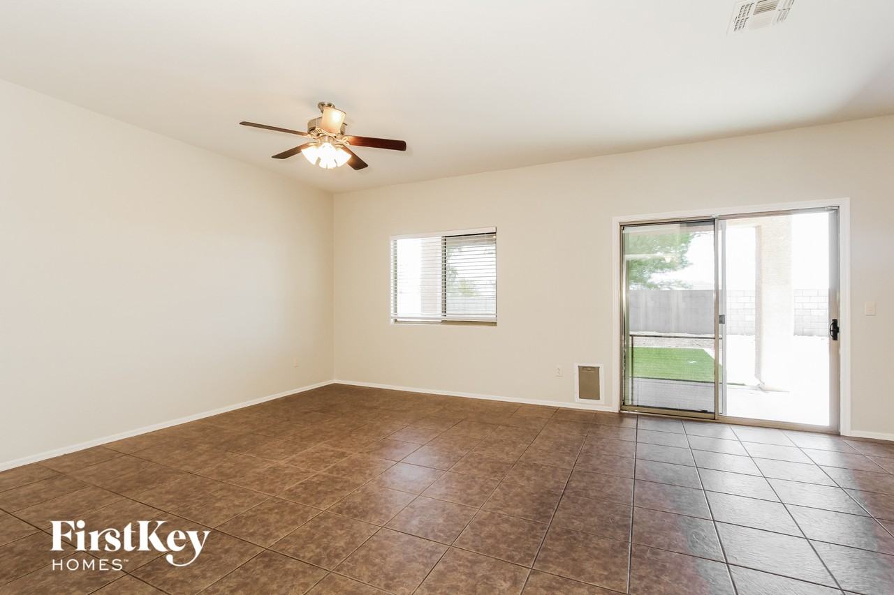 8423 S Egyptian Dr - Photo 2 of 15