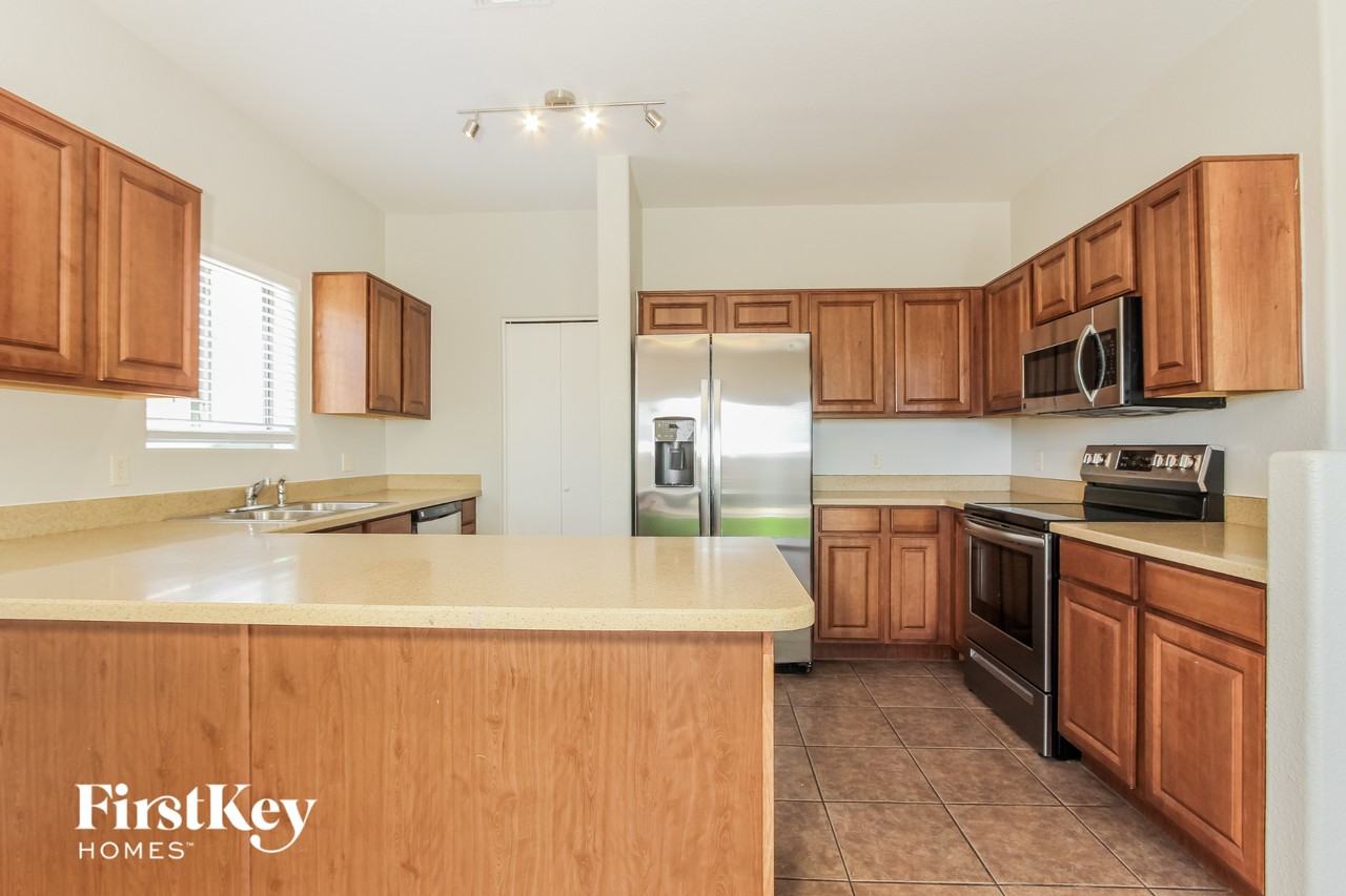 8423 S Egyptian Dr - Photo 4 of 15
