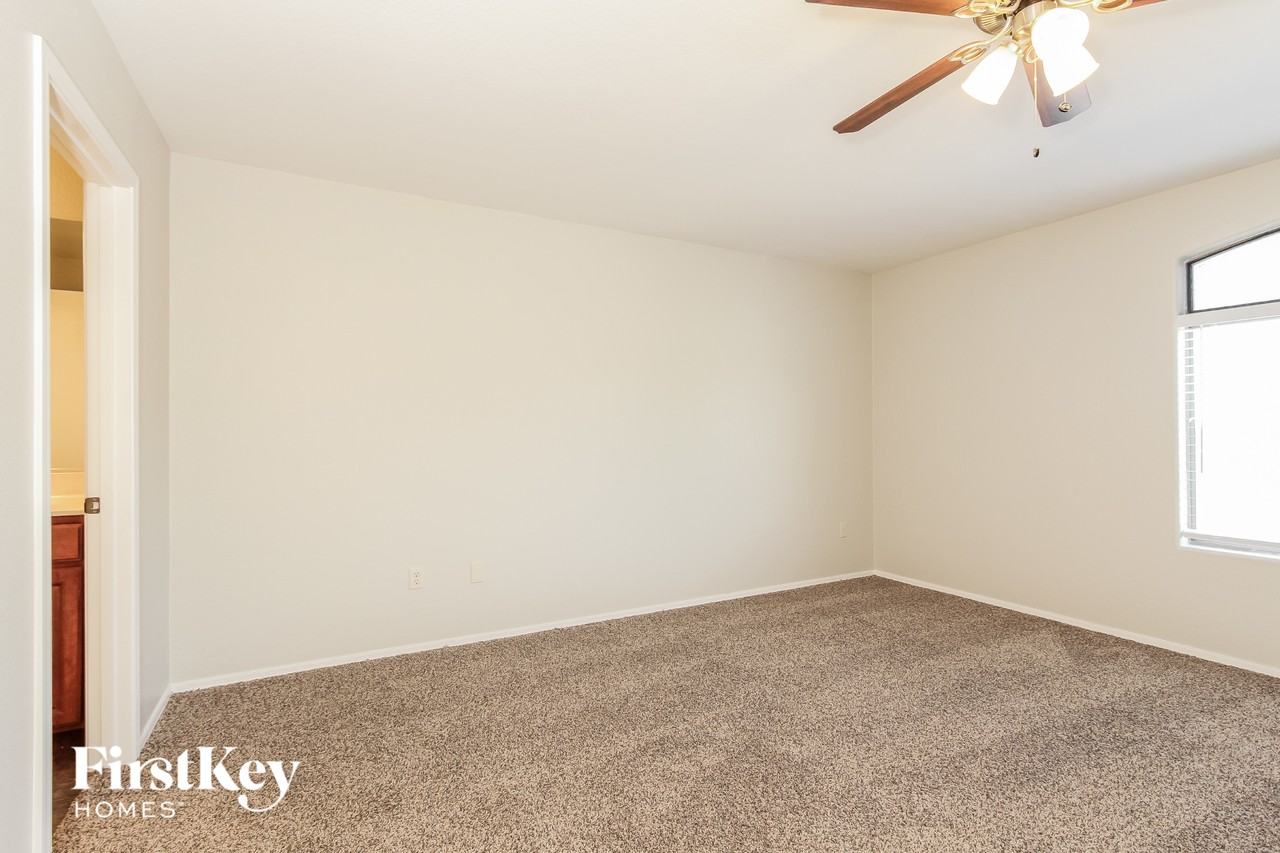 8423 S Egyptian Dr - Photo 5 of 15