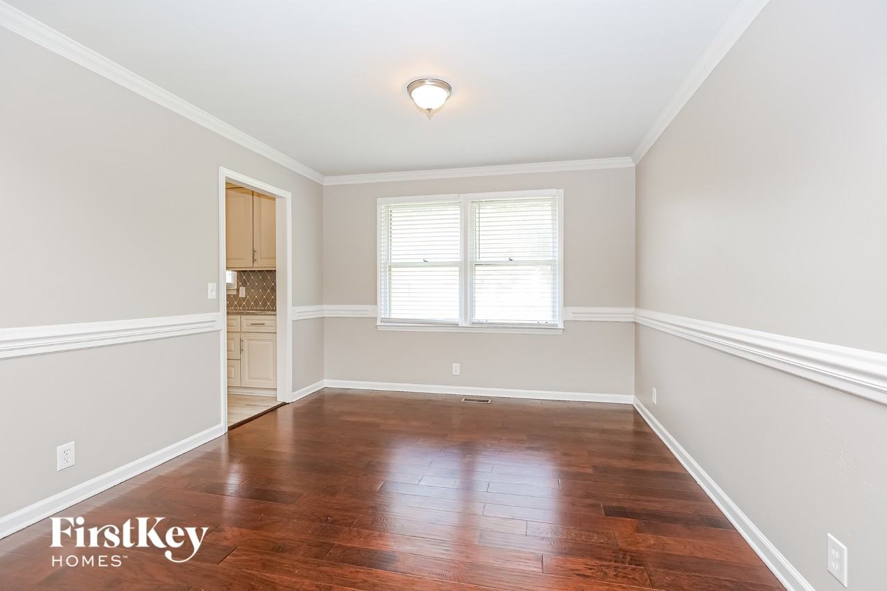 345 Highfield Dr - Photo 4 of 15