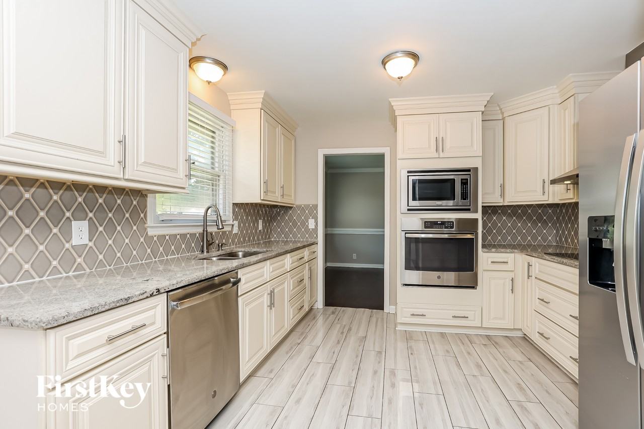 345 Highfield Dr - Photo 6 of 15