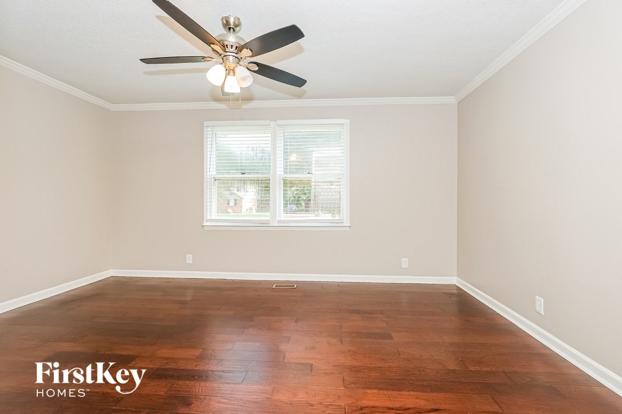 345 Highfield Dr - Photo 7 of 15