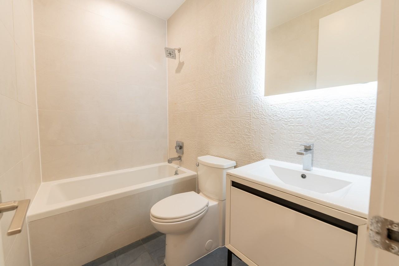 Private Bedroom in 4 Bedroom/4 Bathroom Home - Photo 2 of 11