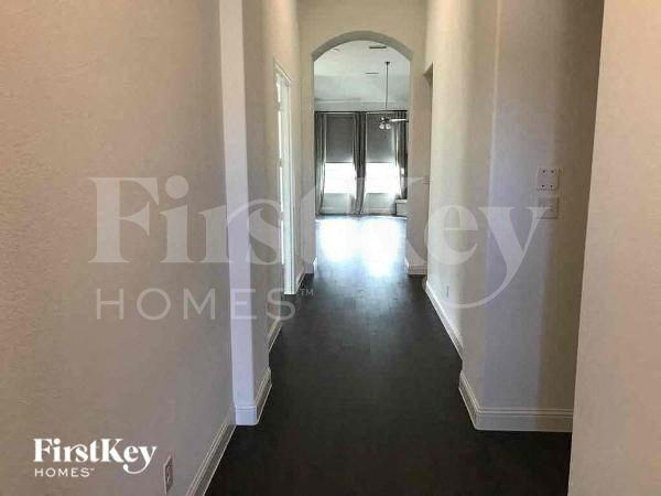 816 Hollett Ct - Photo 2 of 10