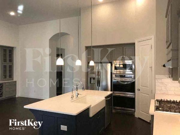 816 Hollett Ct - Photo 5 of 11