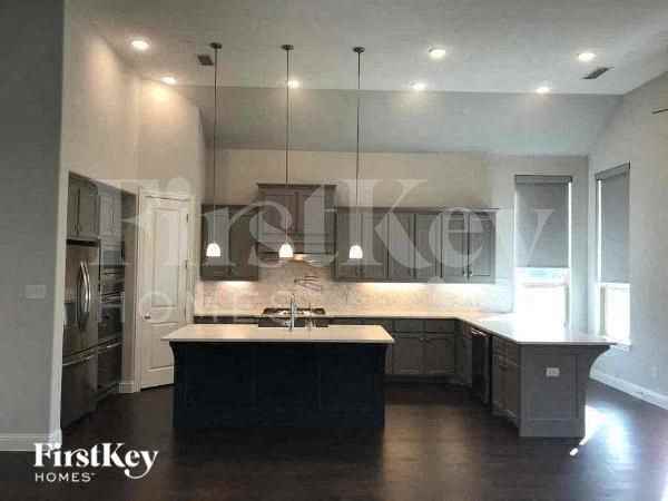816 Hollett Ct - Photo 6 of 11