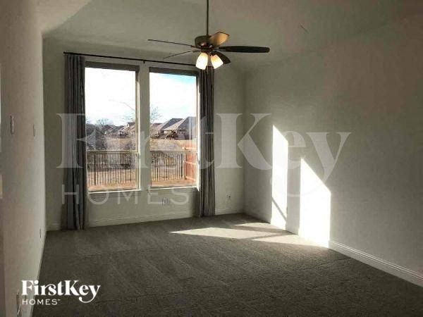 816 Hollett Ct - Photo 7 of 11