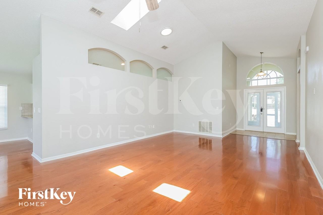 2251 Mallory Cir - Photo 4 of 15