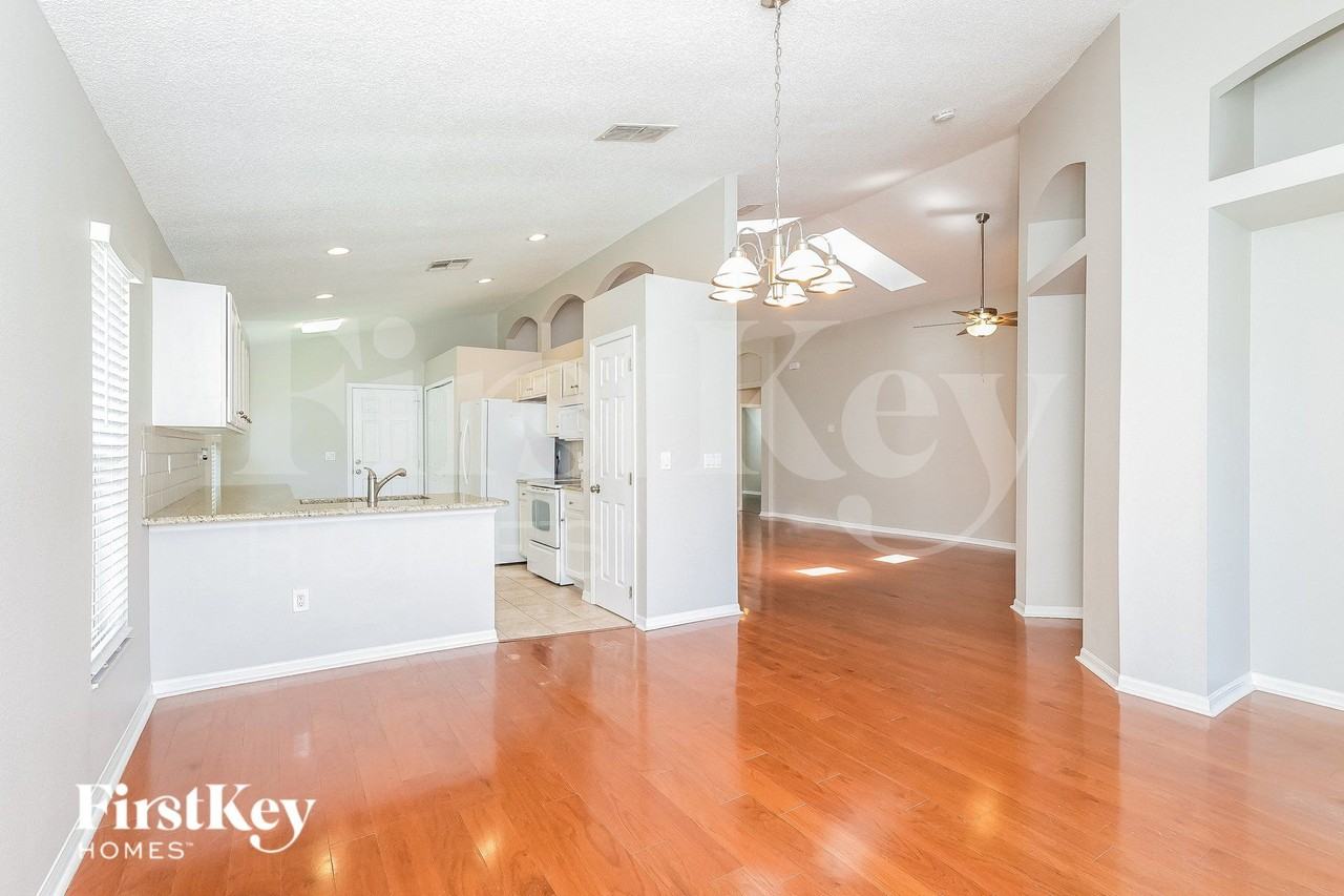 2251 Mallory Cir - Photo 5 of 15