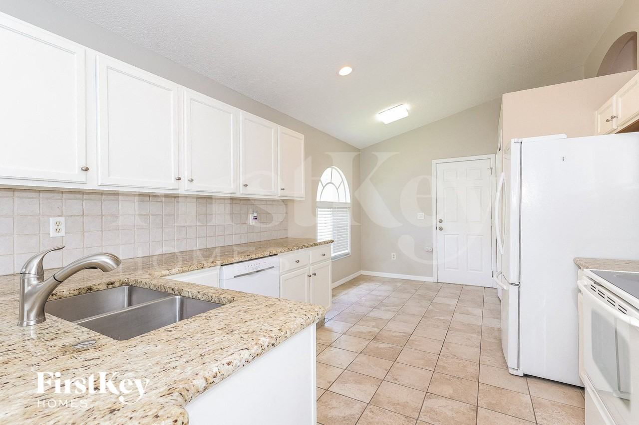 2251 Mallory Cir - Photo 6 of 15