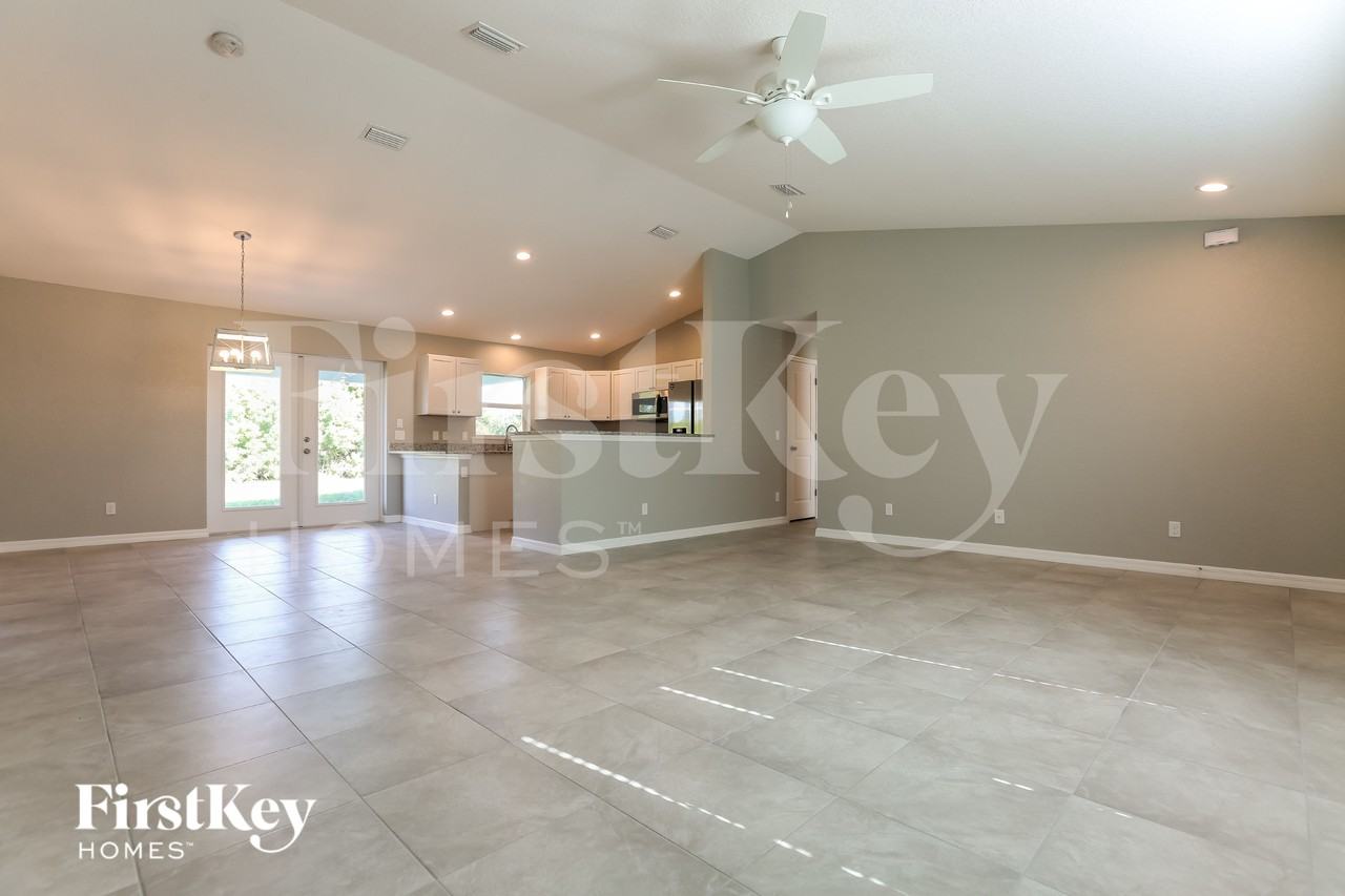 11932 Gretchen Ave - Photo 3 of 15