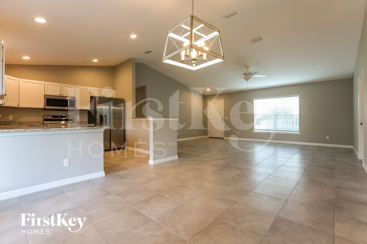 11932 Gretchen Ave - Photo 4 of 15