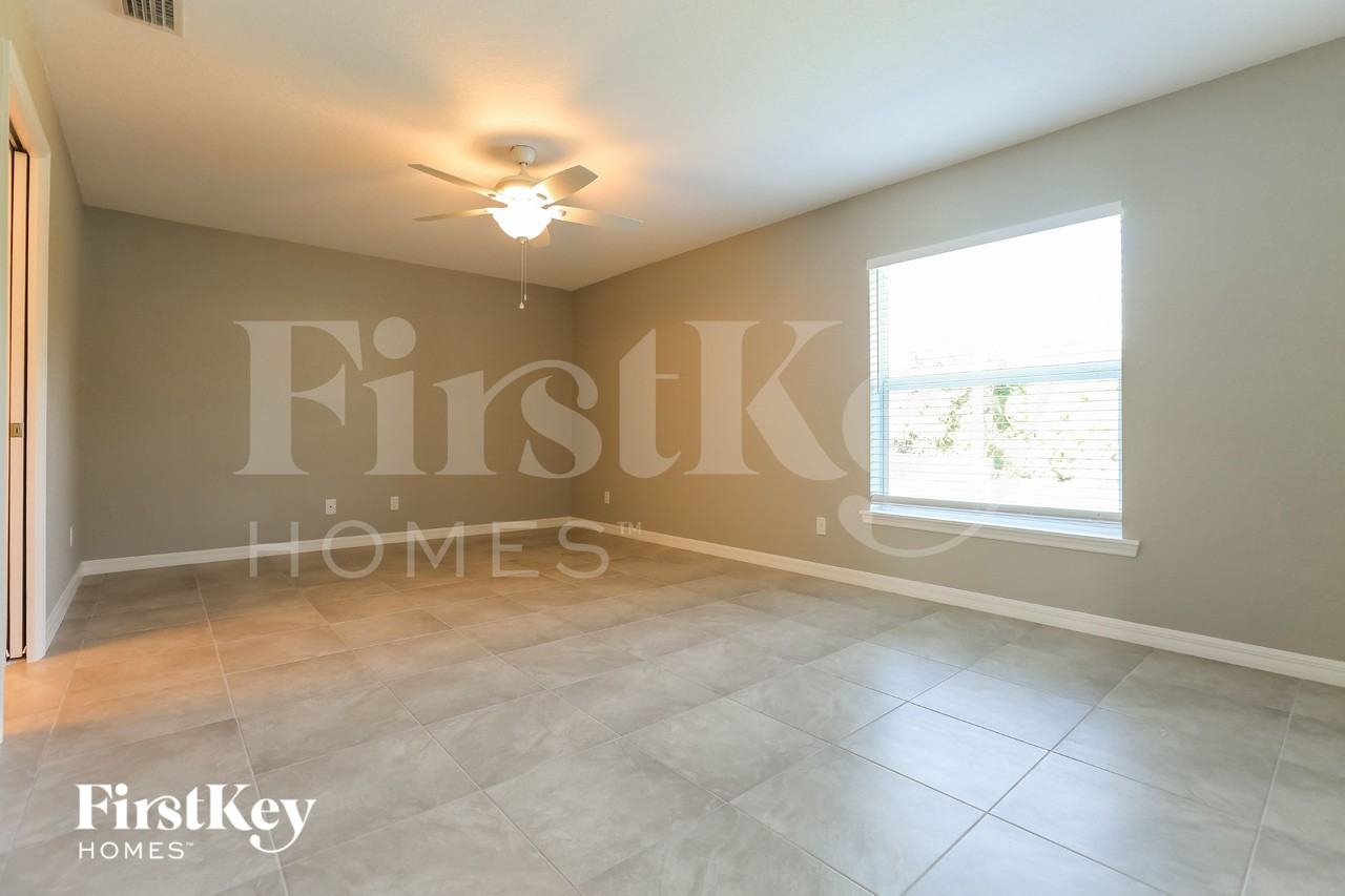 11932 Gretchen Ave - Photo 7 of 15