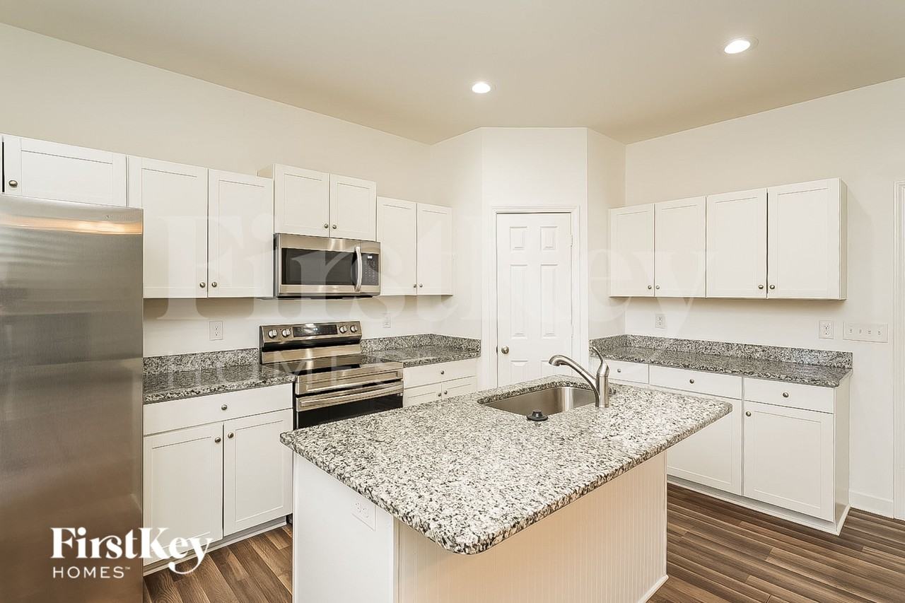 1816 Yarborough Dr - Photo 6 of 15