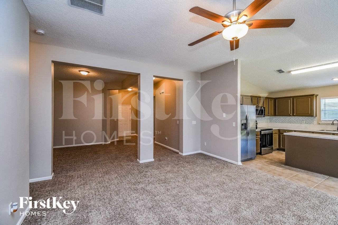 928 Bonaparte Landing Blvd E - Photo 3 of 15