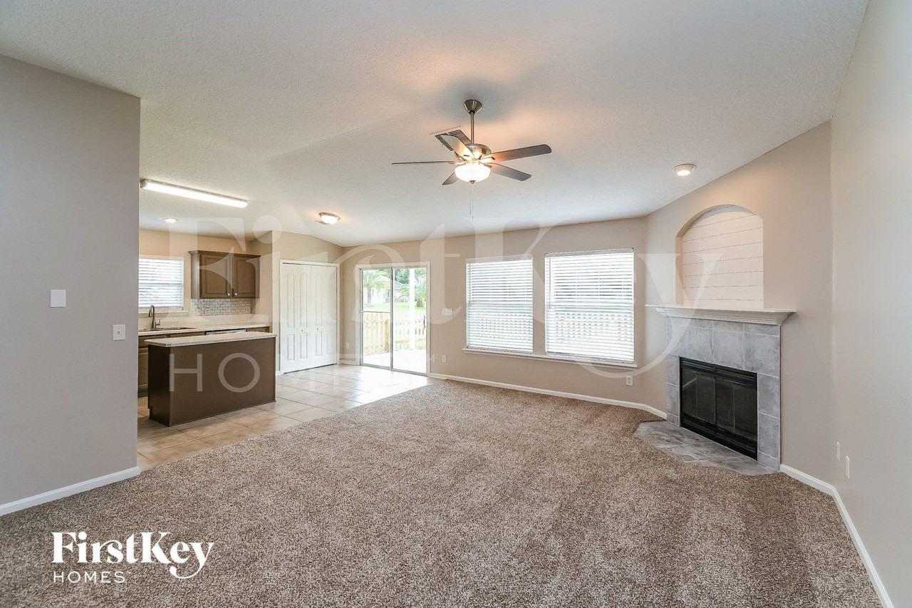 928 Bonaparte Landing Blvd E - Photo 4 of 15