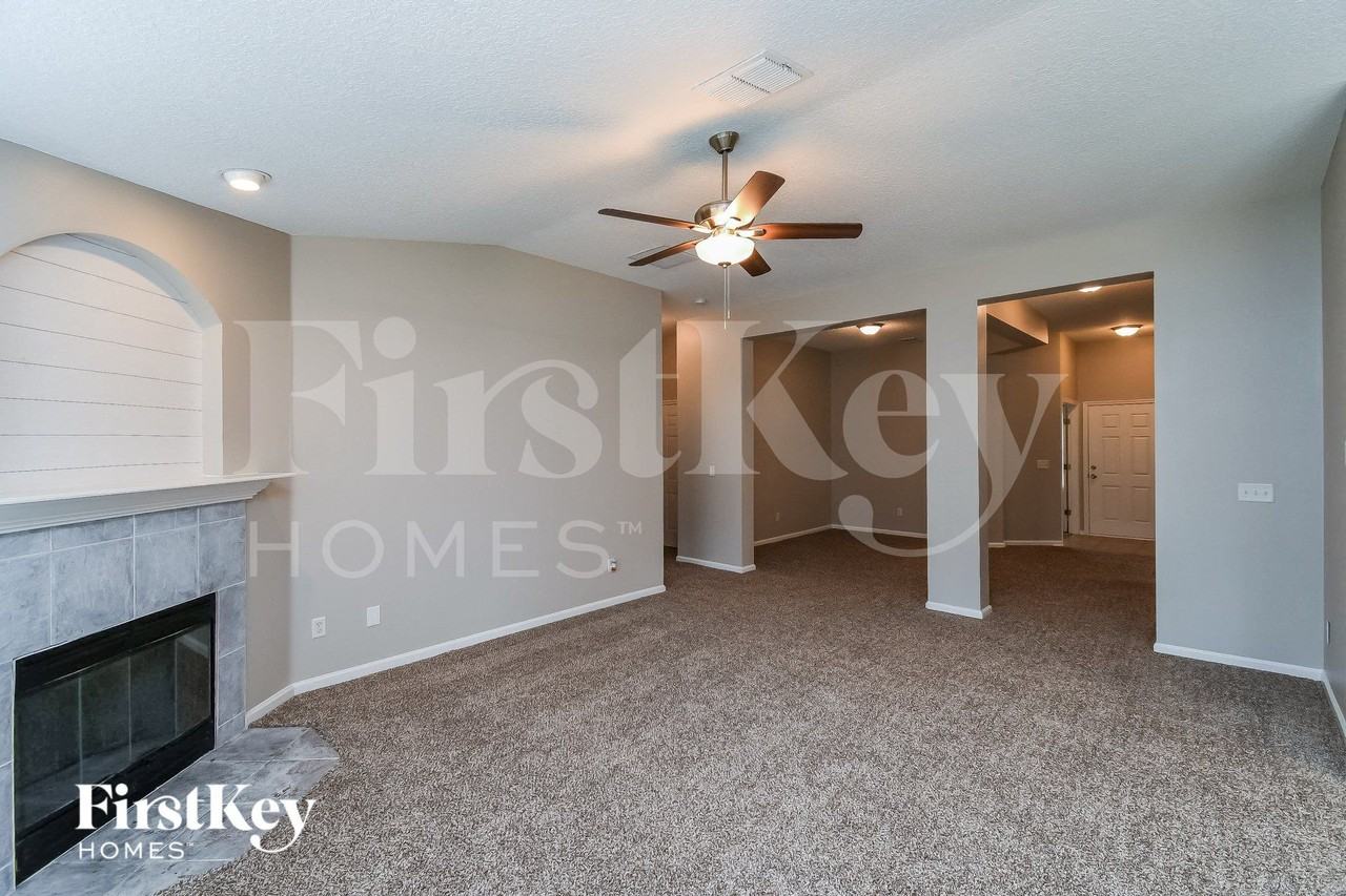 928 Bonaparte Landing Blvd E - Photo 5 of 15