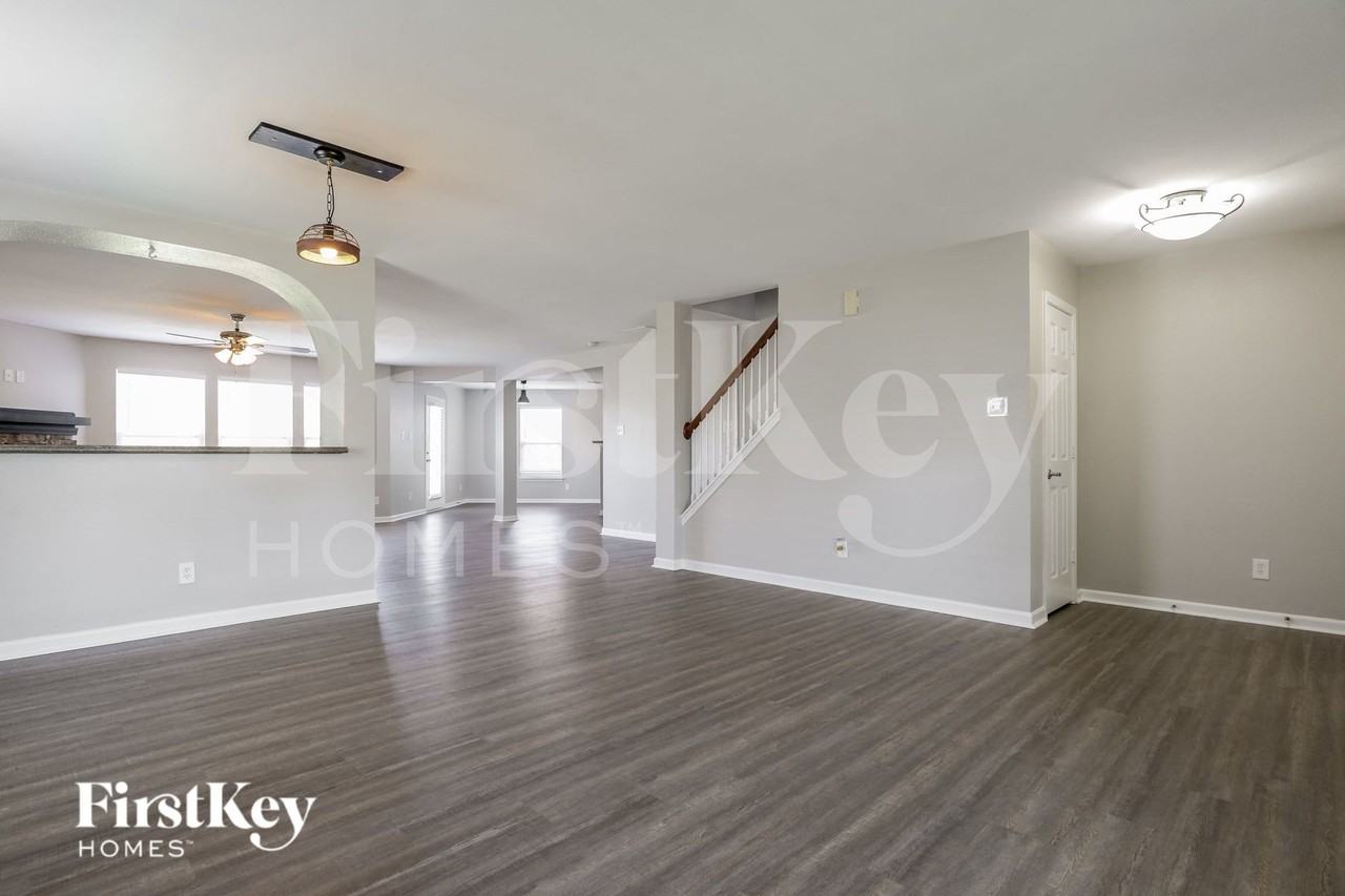 332 Zander Woods Ct - Photo 3 of 14