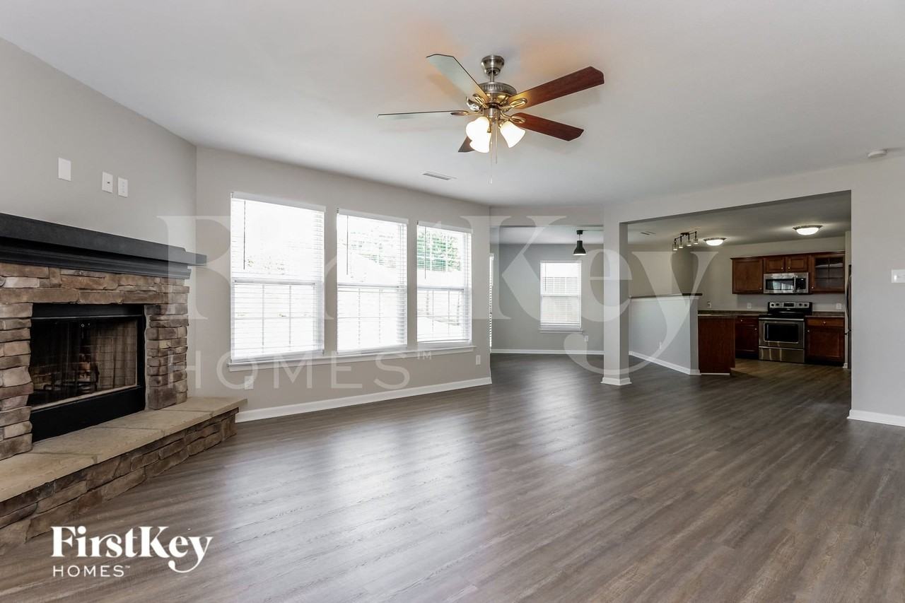 332 Zander Woods Ct - Photo 4 of 14
