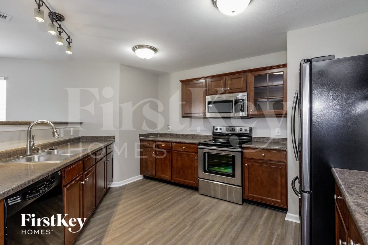332 Zander Woods Ct - Photo 5 of 14