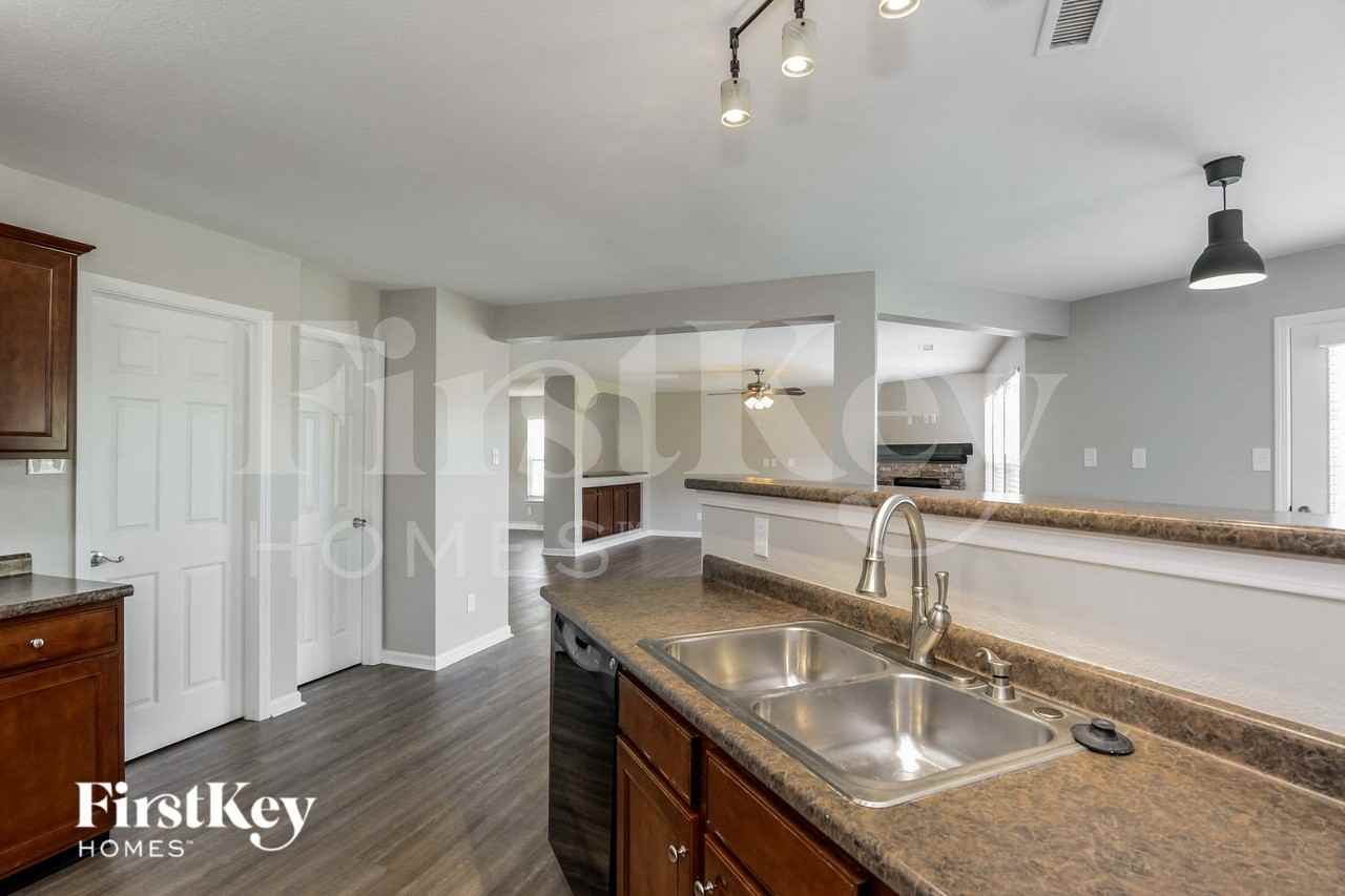 332 Zander Woods Ct - Photo 6 of 14
