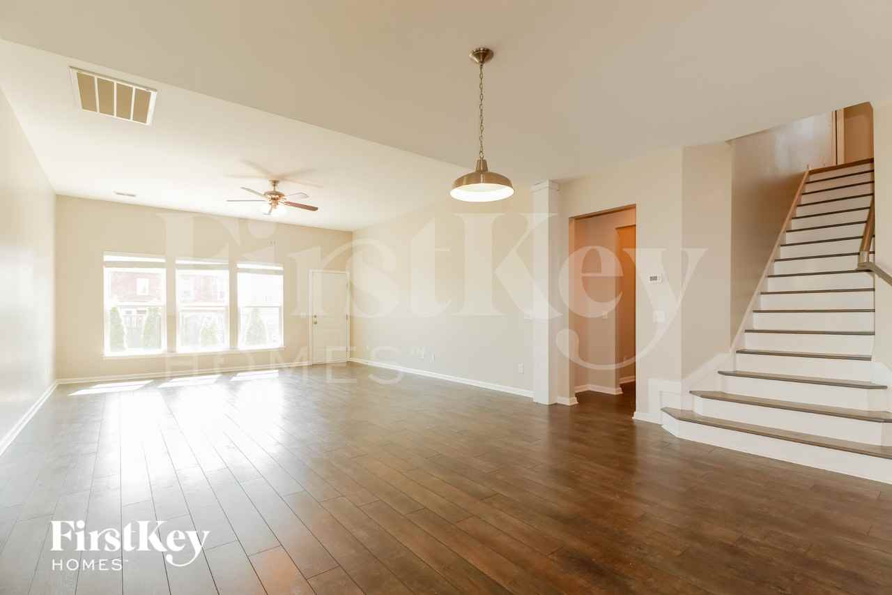 220 Foxbank Plantation Blvd - Photo 2 of 16