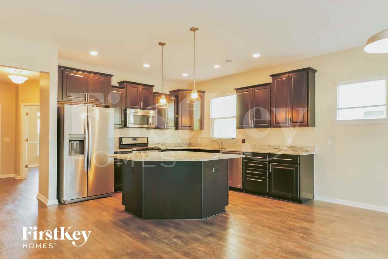 220 Foxbank Plantation Blvd - Photo 5 of 16