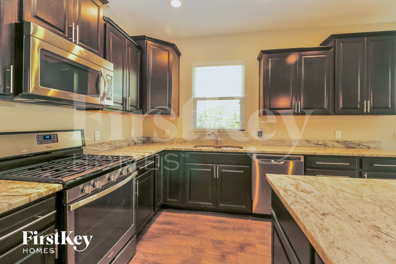 220 Foxbank Plantation Blvd - Photo 6 of 16