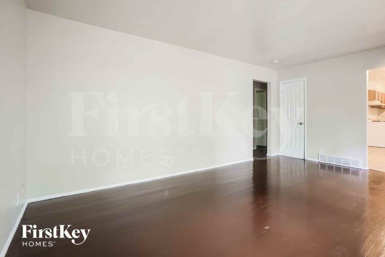 8820 Manchester Ave - Photo 3 of 15