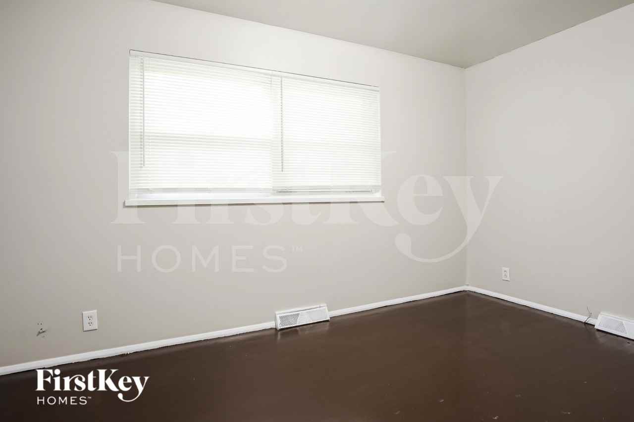 8820 Manchester Ave - Photo 5 of 15