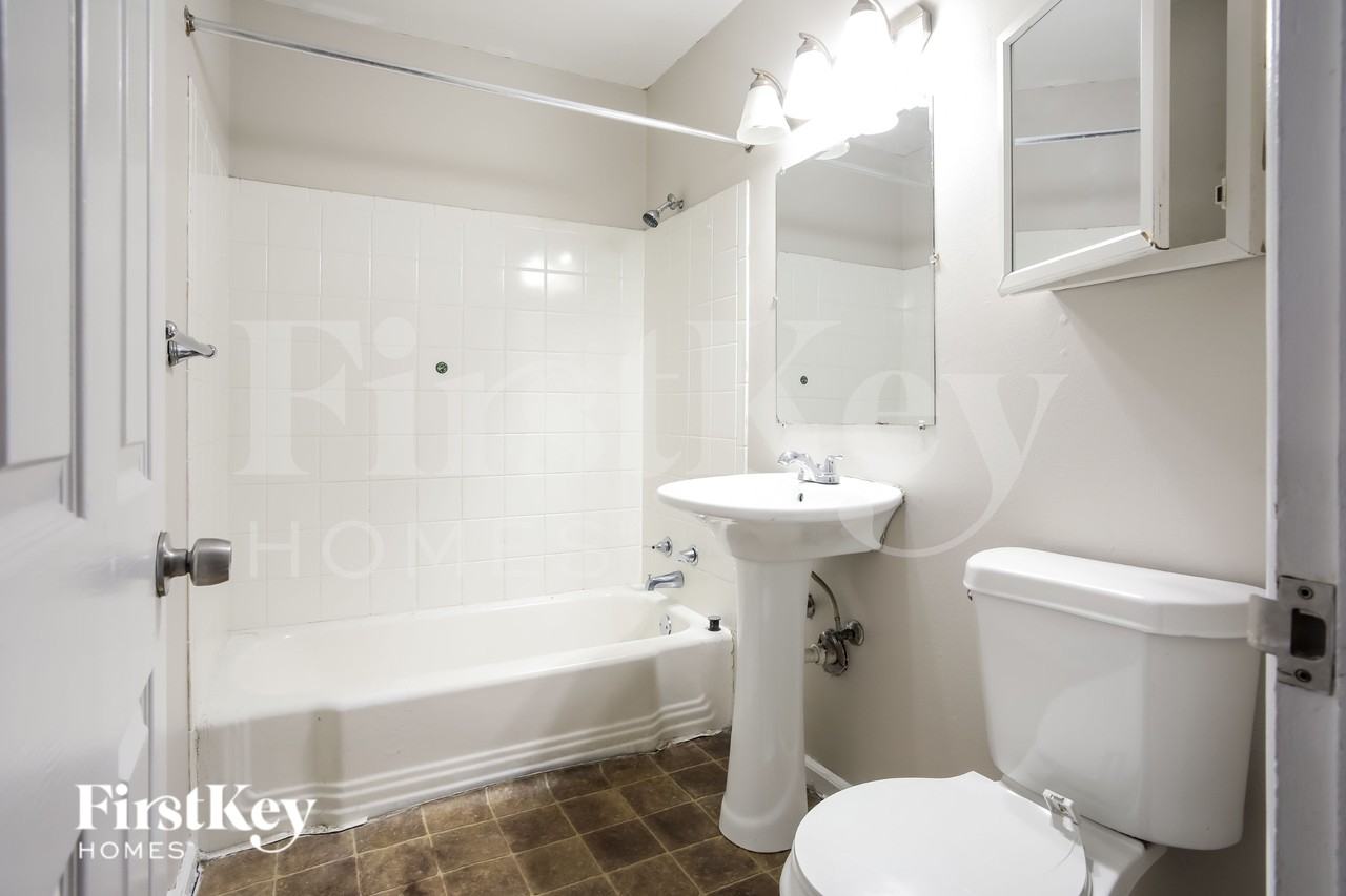 8820 Manchester Ave - Photo 7 of 15