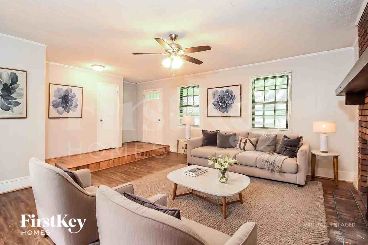 3704 Newport Dr - Photo 5 of 19