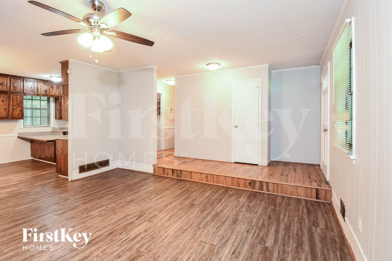 3704 Newport Dr - Photo 6 of 19