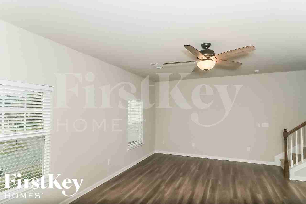 325 Stoney Hollow Rd - Photo 3 of 15