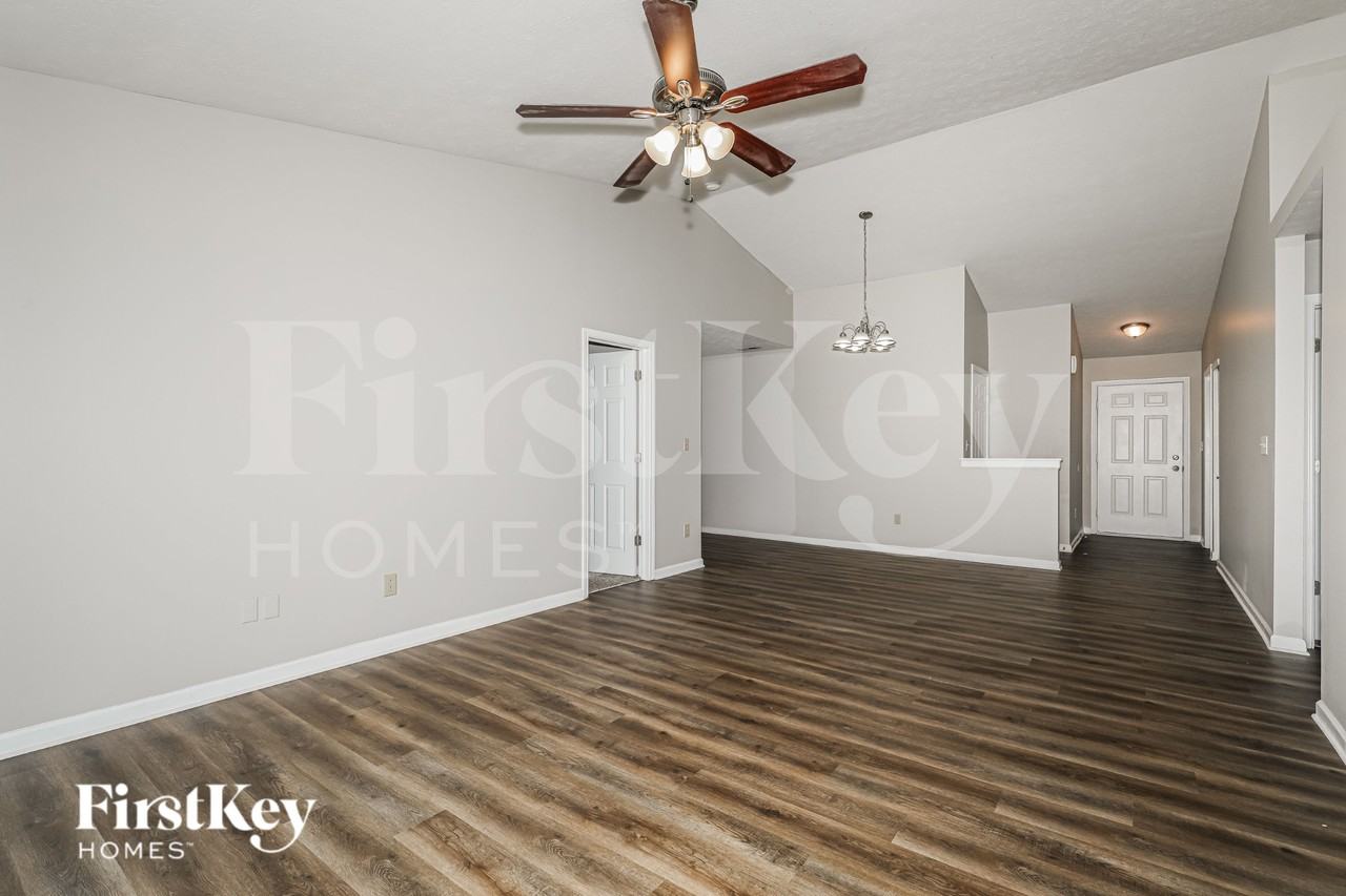2287 Cedarmill Dr - Photo 3 of 19