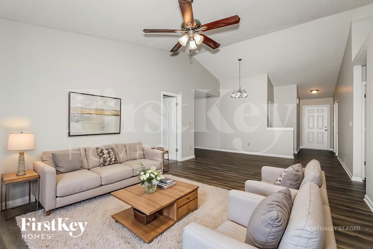 2287 Cedarmill Dr - Photo 4 of 19