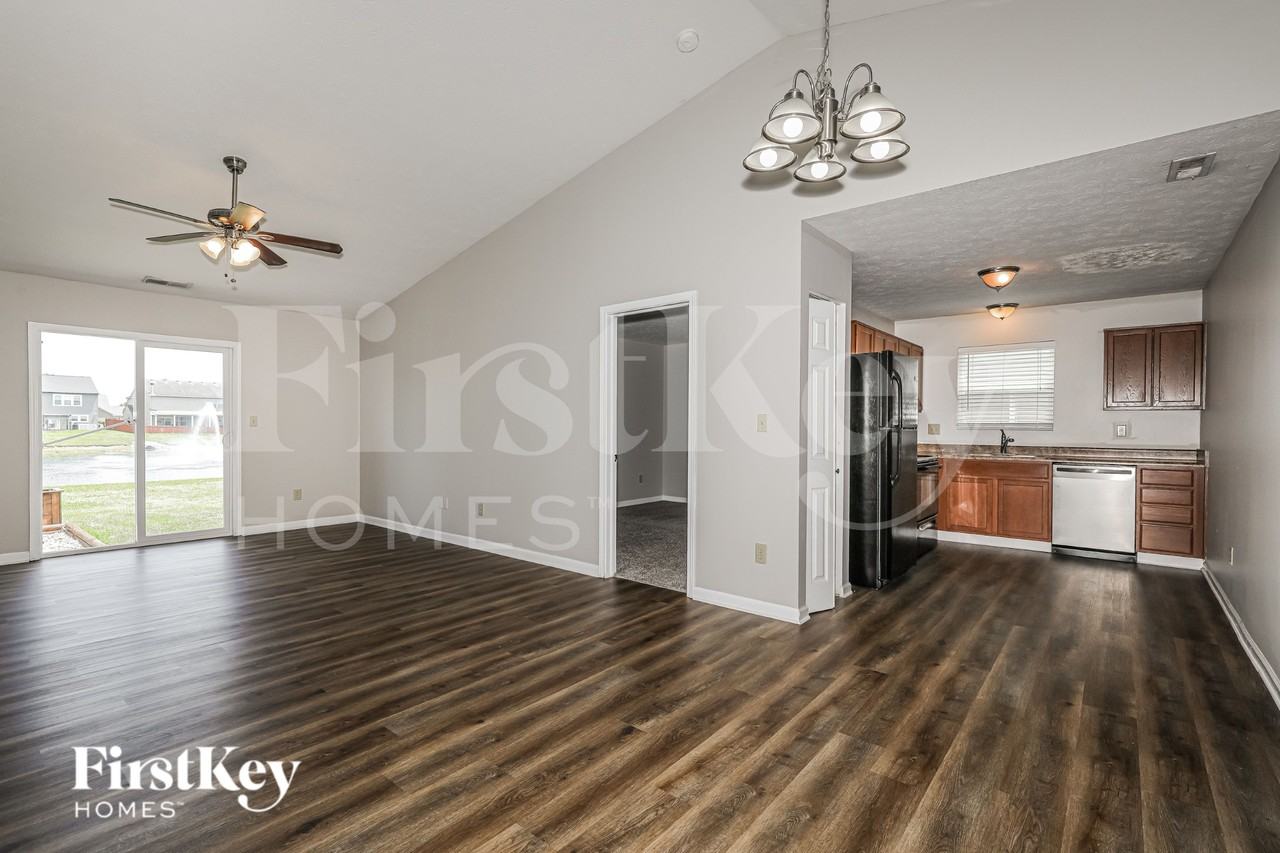 2287 Cedarmill Dr - Photo 5 of 19