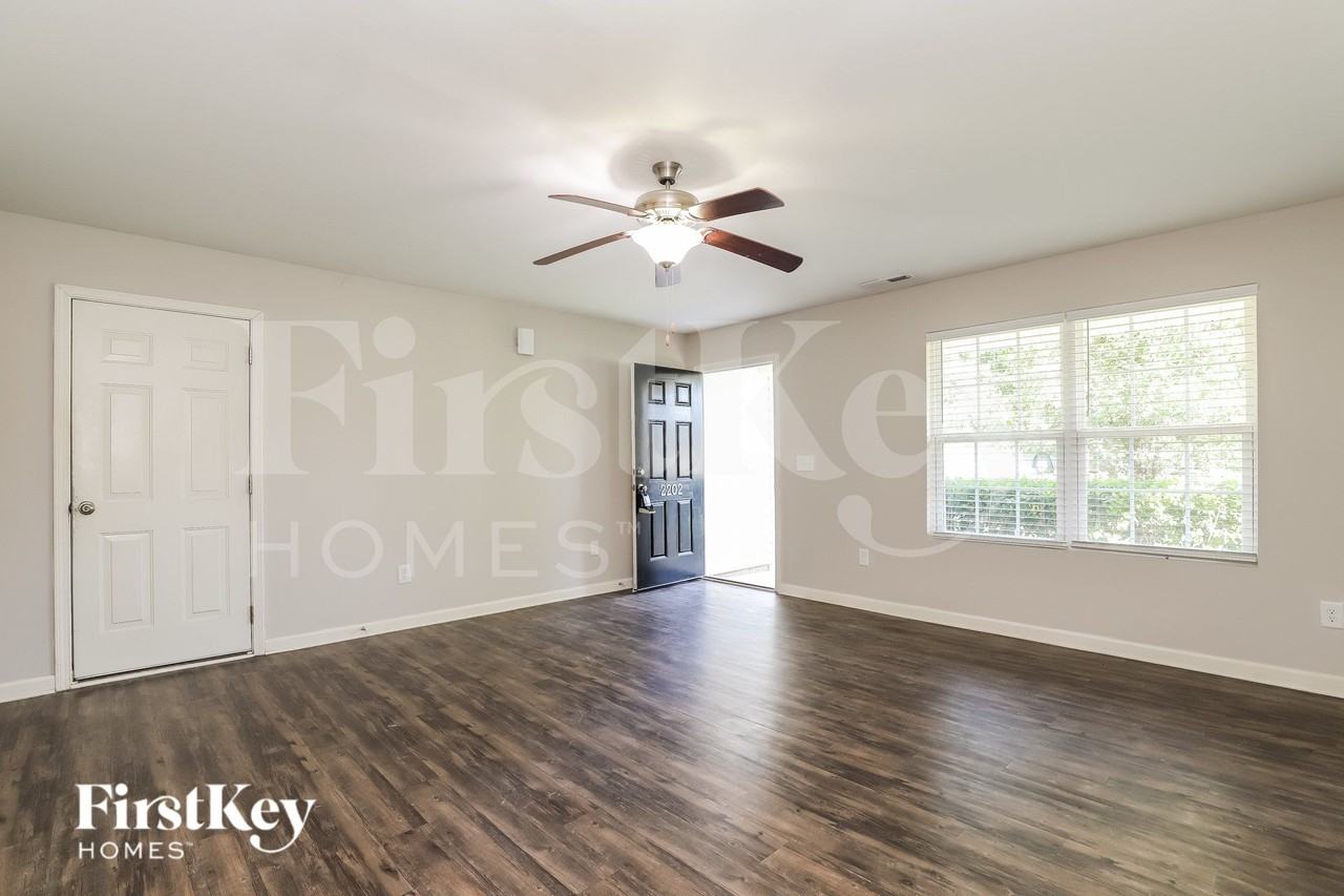 2202 Matthew Oaks Ct - Photo 3 of 16