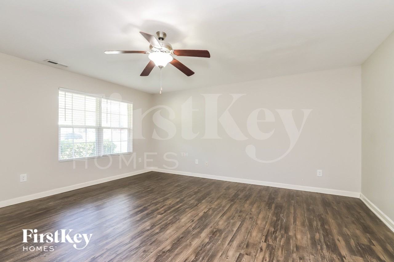 2202 Matthew Oaks Ct - Photo 4 of 16