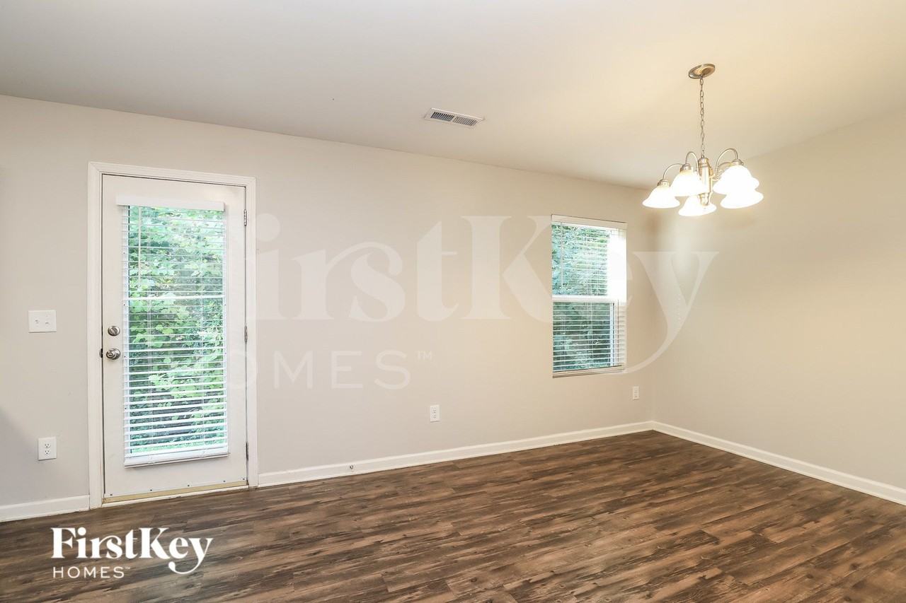 2202 Matthew Oaks Ct - Photo 5 of 16