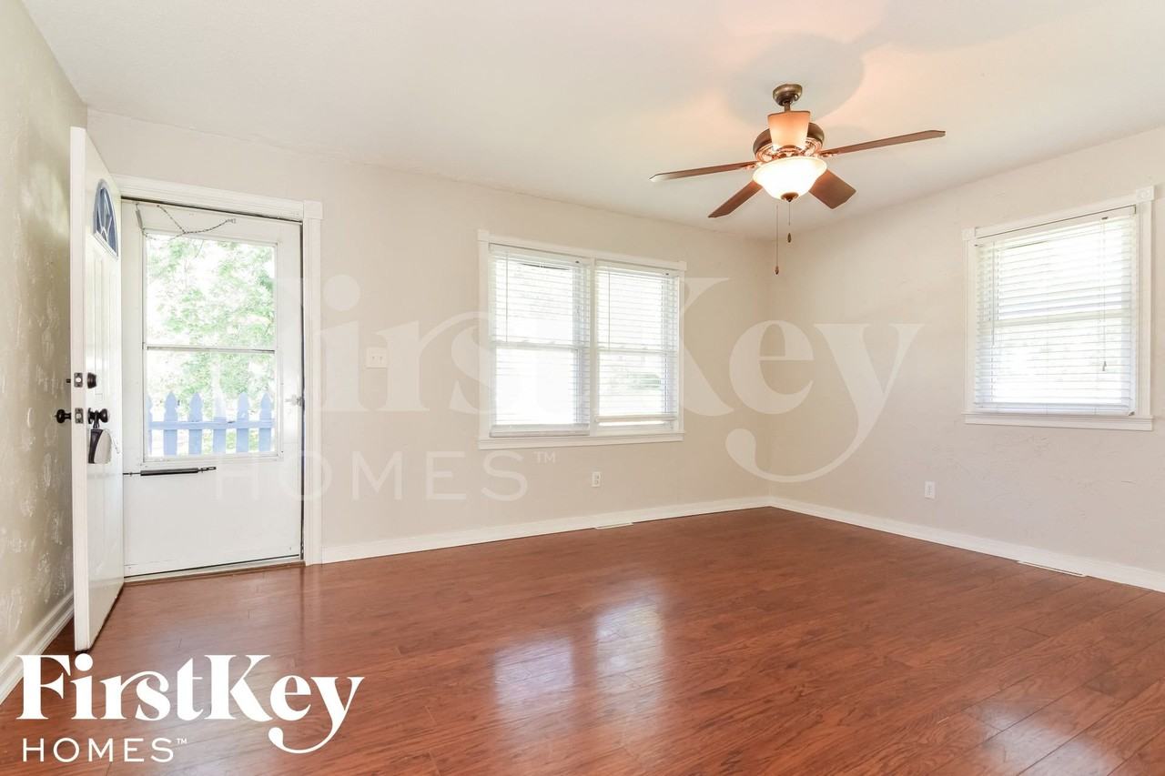 17313 E 41st St S - Photo 4 of 15