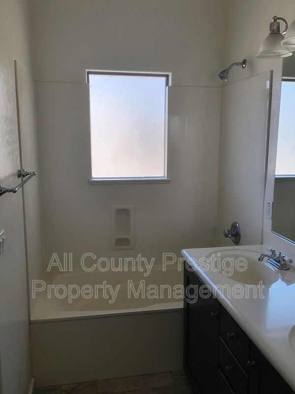 815 E Rose Ln #110 - Photo 6 of 16