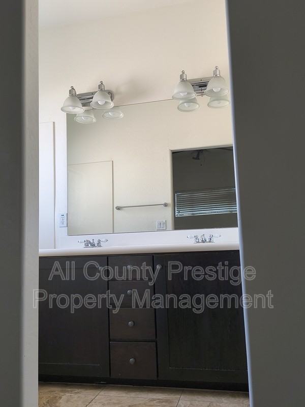 815 E Rose Ln #110 - Photo 7 of 16