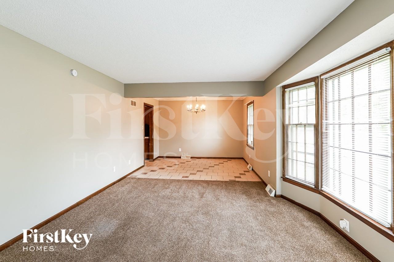11819 E 60th St - Photo 2 of 16