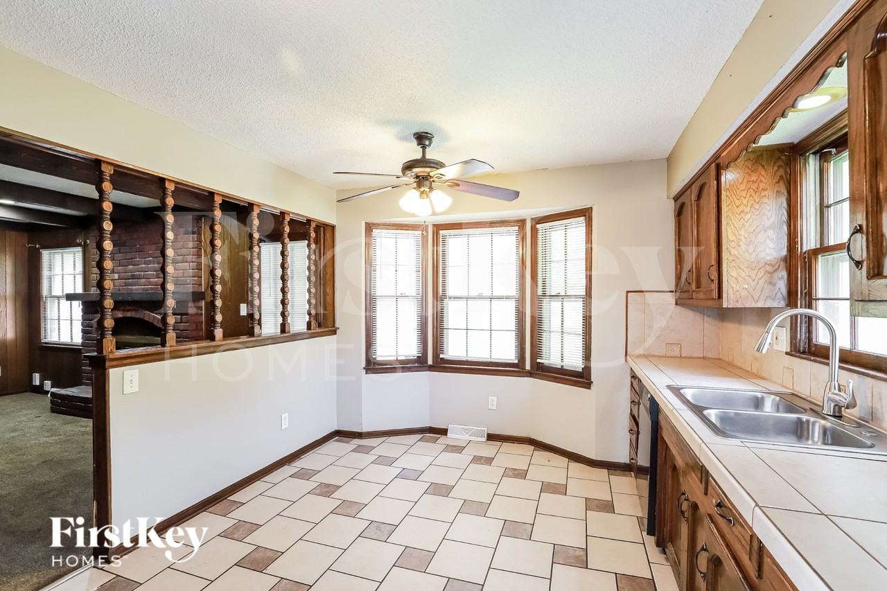 11819 E 60th St - Photo 4 of 16